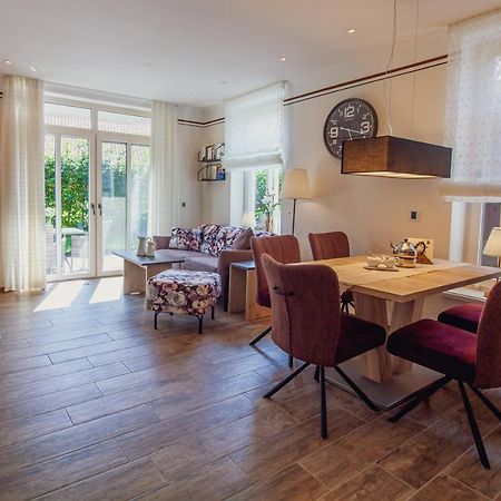 Up Besoeoek - Magnolie Mit Sauna Krummhörn Esterno foto