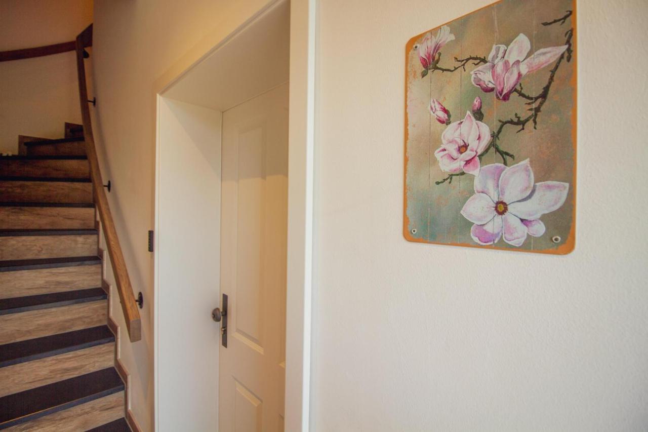 Up Besoeoek - Magnolie Mit Sauna Krummhörn Esterno foto
