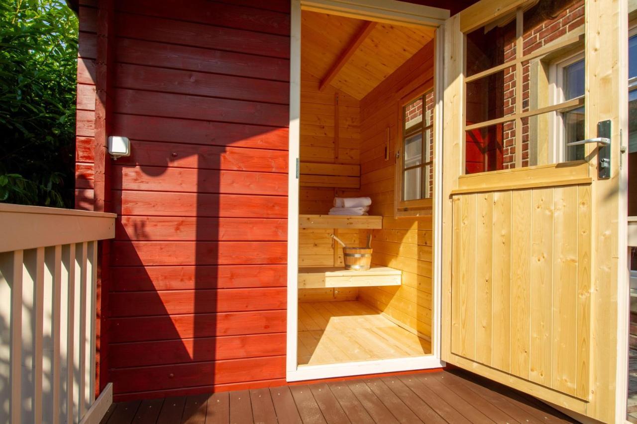 Up Besoeoek - Magnolie Mit Sauna Krummhörn Esterno foto