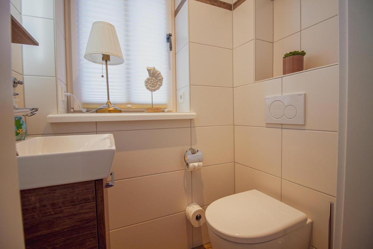 Up Besoeoek - Magnolie Mit Sauna Krummhörn Esterno foto