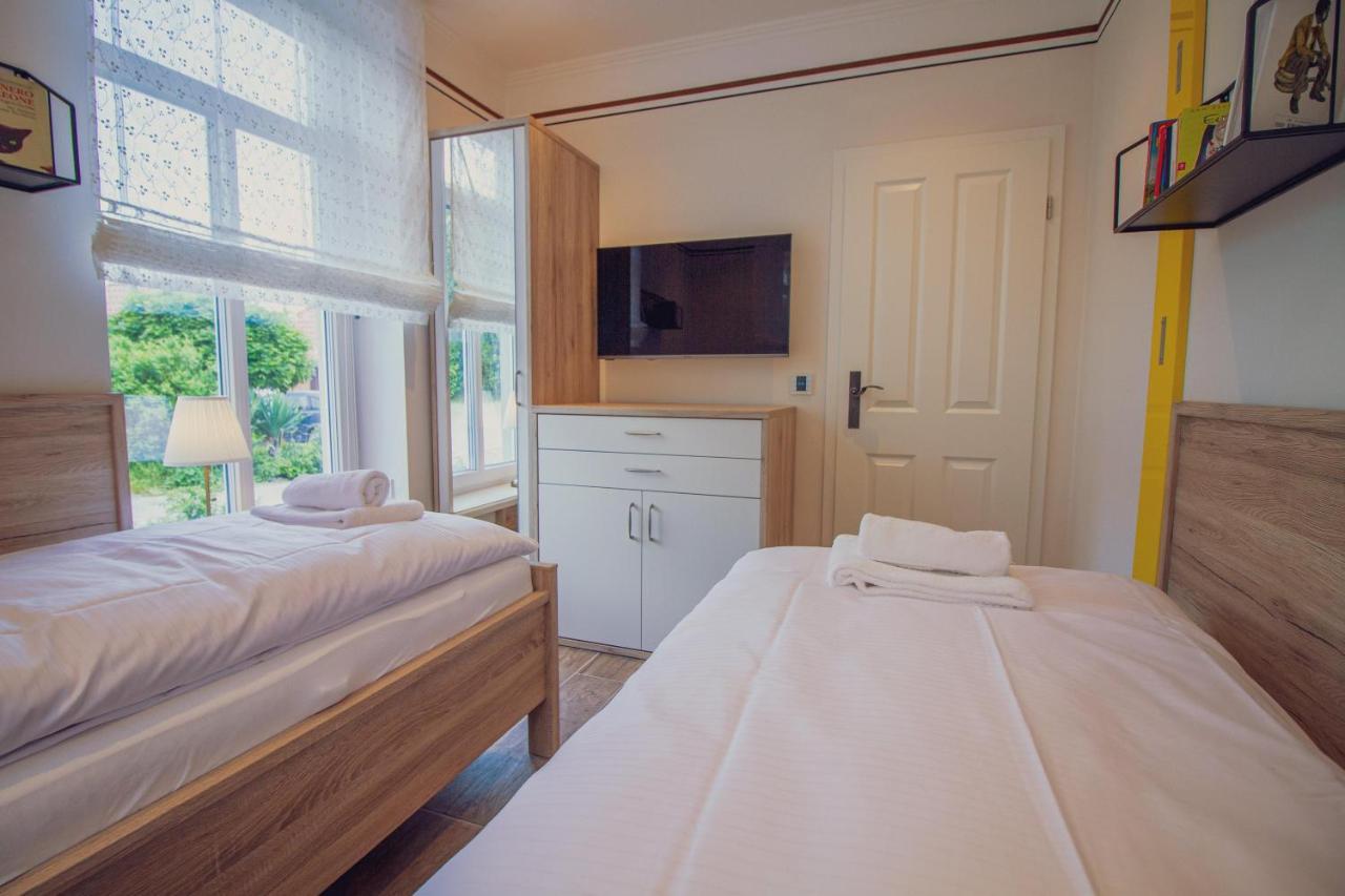 Up Besoeoek - Magnolie Mit Sauna Krummhörn Esterno foto