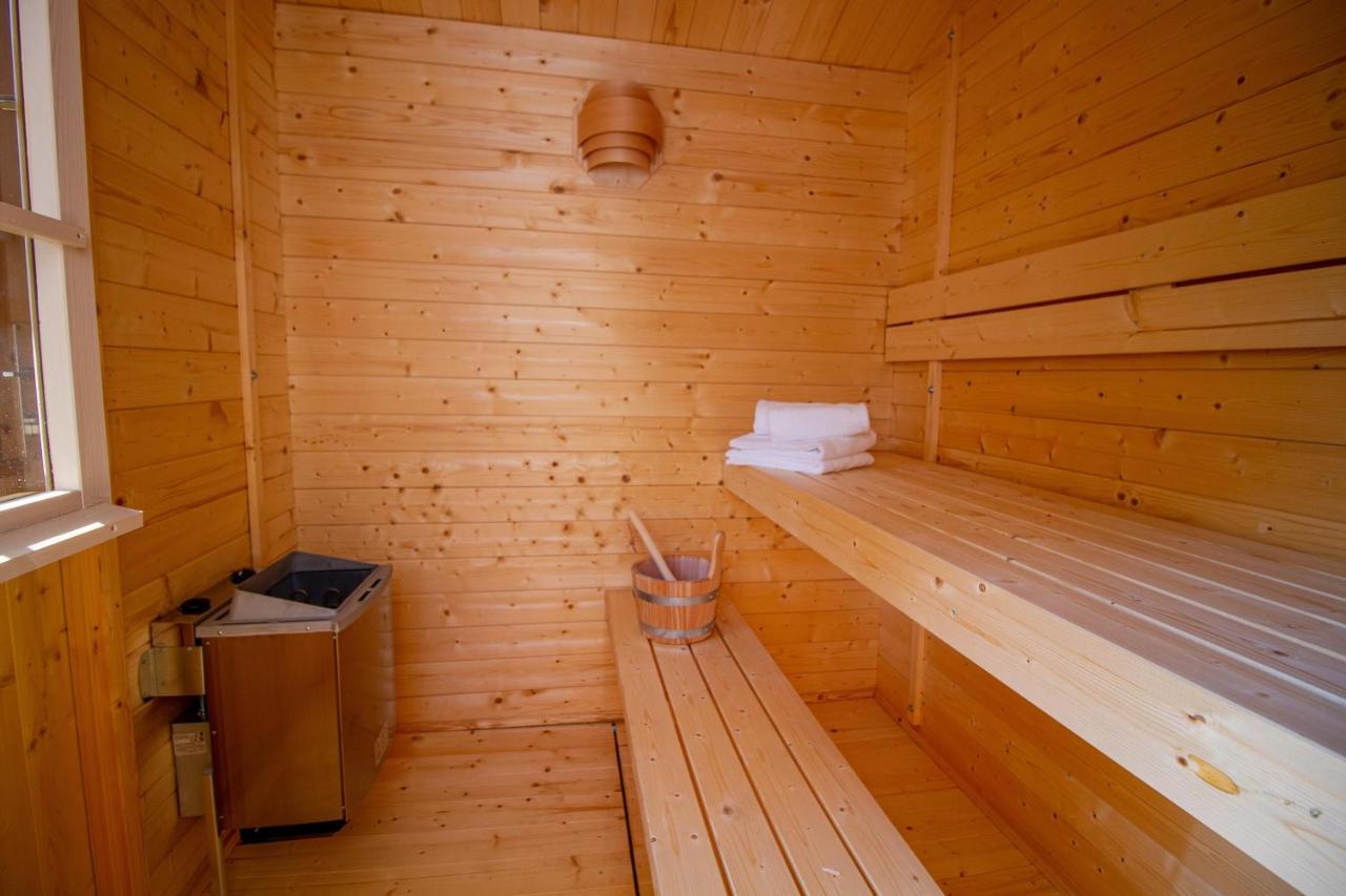 Up Besoeoek - Magnolie Mit Sauna Krummhörn Esterno foto