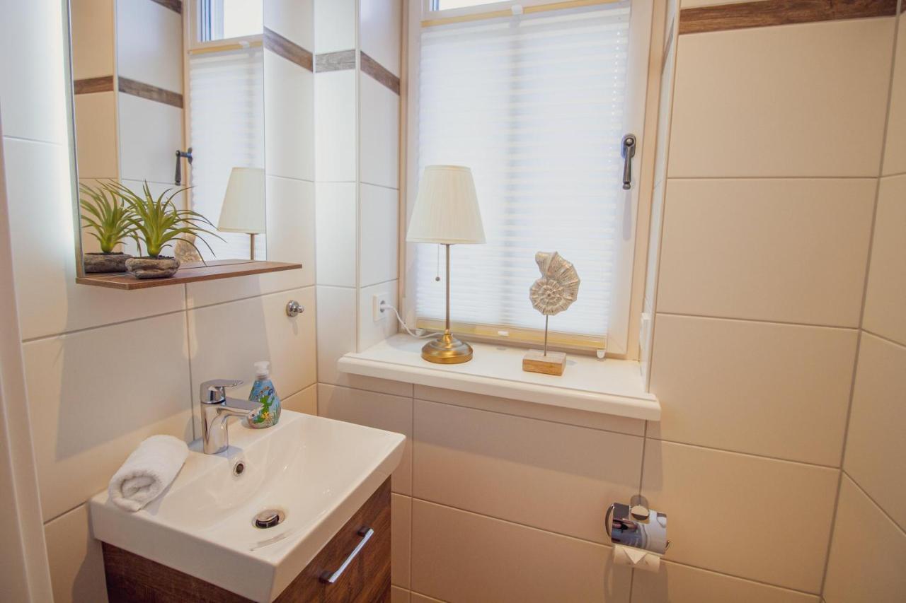 Up Besoeoek - Magnolie Mit Sauna Krummhörn Esterno foto